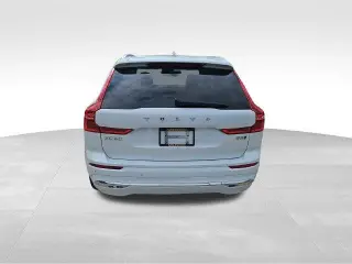 Volvo XC60 2023 AWD B5 Plus Bright Theme SUV de 4 puertas
