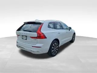 Volvo XC60 2023 AWD B5 Plus Bright Theme SUV de 4 puertas
