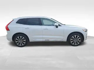 Volvo XC60 2023 AWD B5 Plus Bright Theme SUV de 4 puertas