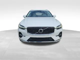 Volvo XC60 2023 AWD B5 Plus Bright Theme SUV de 4 puertas