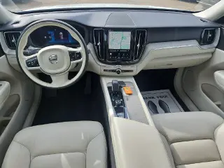 Volvo XC60 2023 AWD B5 Plus Bright Theme SUV de 4 puertas