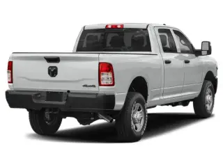Camioneta Pickup Ram 2500 2024 4x4 Tradesman de 4 puertas, cabina doble (Crew Cab) y caja corta de 6.3 pies
