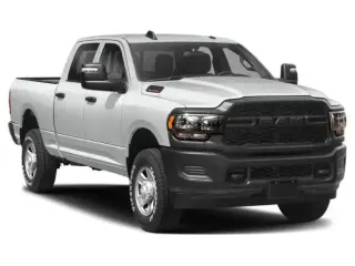 Camioneta Pickup Ram 2500 2024 4x4 Tradesman de 4 puertas, cabina doble (Crew Cab) y caja corta de 6.3 pies