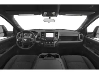 Camioneta Pickup Ram 2500 2024 4x4 Tradesman de 4 puertas, cabina doble (Crew Cab) y caja corta de 6.3 pies