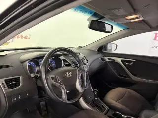 Hyundai ELANTRA 2015 SE Sedán 4p 6M
