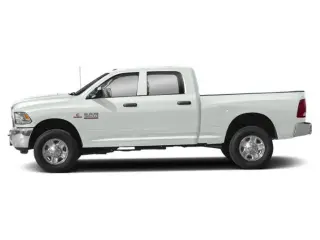 Camioneta Ram 3500 2018 4x4 Laramie de 4 puertas, cabina doble, caja larga de 8 pies y rueda trasera doble