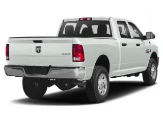 Camioneta Ram 3500 2018 4x4 Laramie de 4 puertas, cabina doble, caja larga de 8 pies y rueda trasera doble