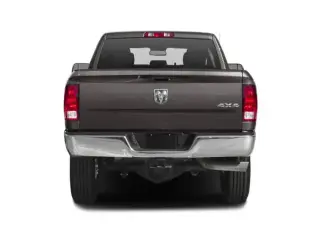 Camioneta Ram 3500 2018 4x4 Laramie de 4 puertas, cabina doble, caja larga de 8 pies y rueda trasera doble