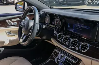 Mercedes-Benz Clase E 2019 E 300 Sedán de 4 puertas