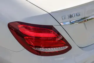 Mercedes-Benz Clase E 2019 E 300 Sedán de 4 puertas