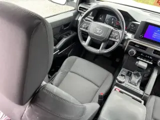 Toyota Tacoma 2025 4x4 SR5 4dr Double Cab 6.1 ft LB