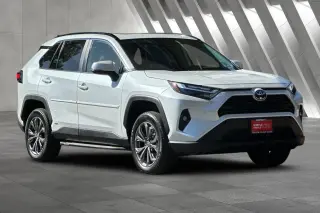 Toyota RAV4 Híbrido 2024 AWD XLE Premium 4dr SUV