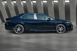 Toyota Camry Híbrido 2024 SE 4dr Sedán