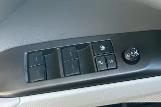 Toyota Camry Híbrido 2024 SE 4dr Sedán
