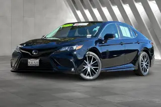 Toyota Camry Híbrido 2024 SE 4dr Sedán