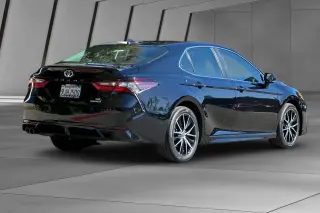 Toyota Camry Híbrido 2024 SE 4dr Sedán