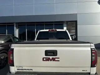 GMC Sierra 1500 2016 4x4 SLT 4dr Crew Cab 5.8 ft. SB