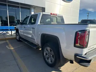 GMC Sierra 1500 2016 4x4 SLT 4dr Crew Cab 5.8 ft. SB