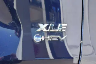 Toyota RAV4 Híbrido 2025 AWD XLE Premium 4dr SUV