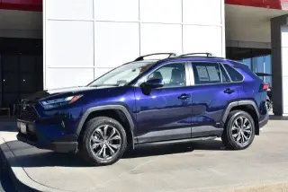Toyota RAV4 Híbrido 2025 AWD XLE Premium 4dr SUV