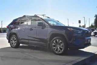 Toyota RAV4 Híbrido 2025 AWD XLE Premium 4dr SUV
