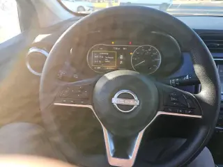 Sedán Nissan Versa 2024 SV 4 puertas