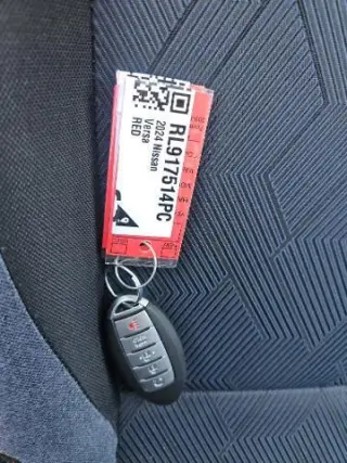 Sedán Nissan Versa 2024 SV 4 puertas