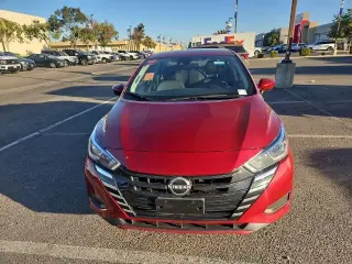Sedán Nissan Versa 2024 SV 4 puertas