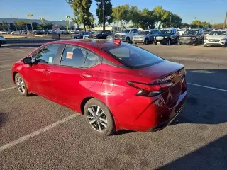 Sedán Nissan Versa 2024 SV 4 puertas