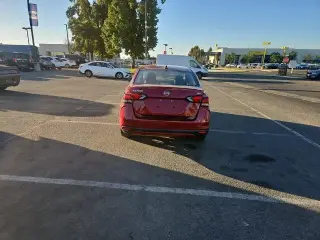 Sedán Nissan Versa 2024 SV 4 puertas