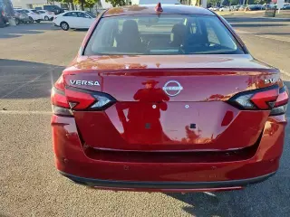 Sedán Nissan Versa 2024 SV 4 puertas