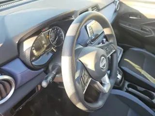 Sedán Nissan Versa 2024 SV 4 puertas