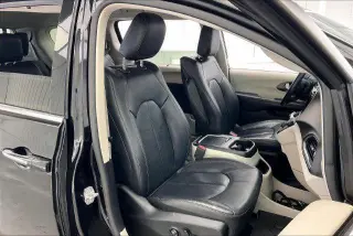 Chrysler Pacifica 2019 Touring L Plus 4dr Mini-Furgóneta