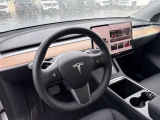 Tesla Model Y 2023 AWD Long Range 4dr Crossover