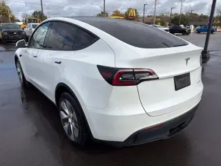 Tesla Model Y 2023 AWD Long Range 4dr Crossover