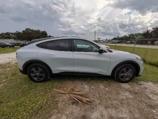 Ford Mustang Mach-E 2023 Select 4dr SUV