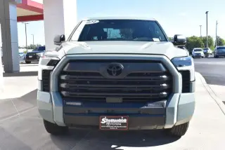 Toyota Tundra 2024 4x4 SR5 4dr CrewMax Cab Pickup SB