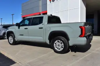 Toyota Tundra 2024 4x4 SR5 4dr CrewMax Cab Pickup SB