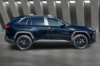 Toyota RAV4 2025 AWD XLE Premium 4dr SUV