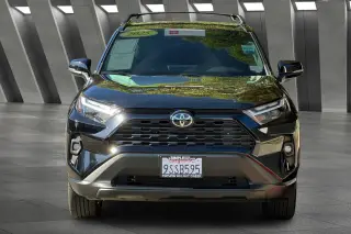 Toyota RAV4 2025 AWD XLE Premium 4dr SUV