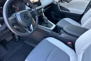 Toyota RAV4 2025 AWD XLE Premium 4dr SUV