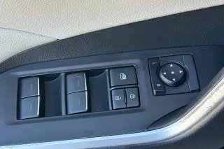Toyota RAV4 2025 AWD XLE Premium 4dr SUV