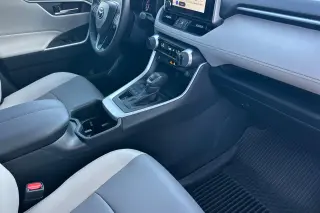Toyota RAV4 2025 AWD XLE Premium 4dr SUV