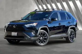Toyota RAV4 2025 AWD XLE Premium 4dr SUV