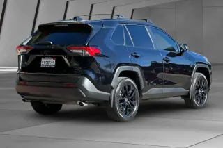 Toyota RAV4 2025 AWD XLE Premium 4dr SUV