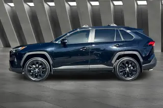 Toyota RAV4 2025 AWD XLE Premium 4dr SUV