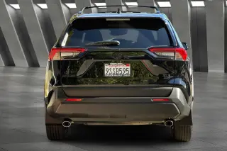 Toyota RAV4 2025 AWD XLE Premium 4dr SUV
