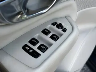 Volvo XC90 Recharge 2023 eAWD T8 Plus Bright Theme 7 pasajeros SUV de 4 puertas