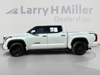 Toyota Tundra 2023 4x4 Limited 4dr CrewMax Cab Pickup SB
