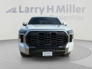 Toyota Tundra 2023 4x4 Limited 4dr CrewMax Cab Pickup SB